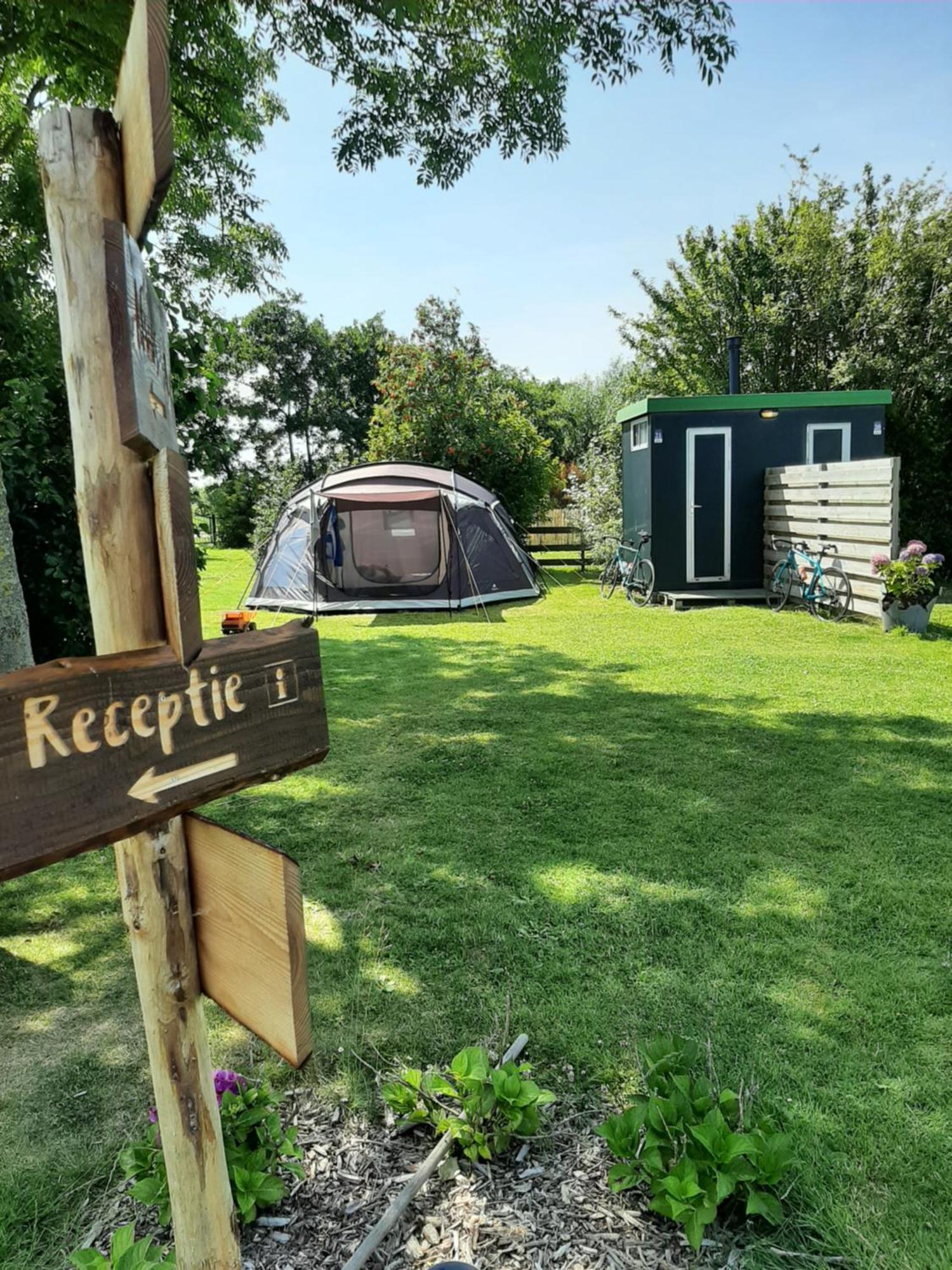 Camping De Tulpenweide Lege Kampeerplaats, Lege Plaats Op Het Gras Zonder Bed Breezand Quarto foto